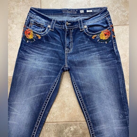 Miss Me Capri Stretch Denim Jeans Floral Embroidery Women’s Size 31x22 EUC - Picture 12 of 14